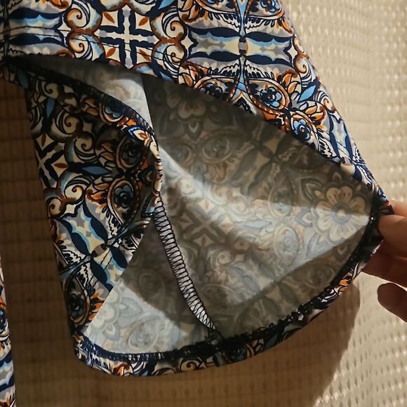 TACERA WOMAN GEOMETRIC TOP L  ELL SLEEVE - Picture 4 of 7